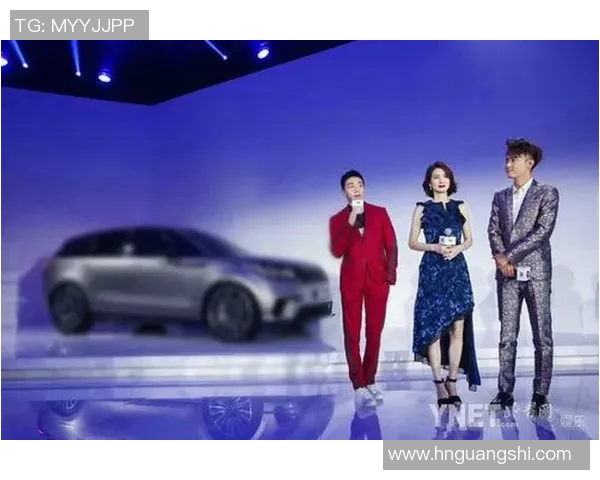 足球明星夫妻携手走红毯展现甜蜜恩爱引发媒体热议与粉丝追捧